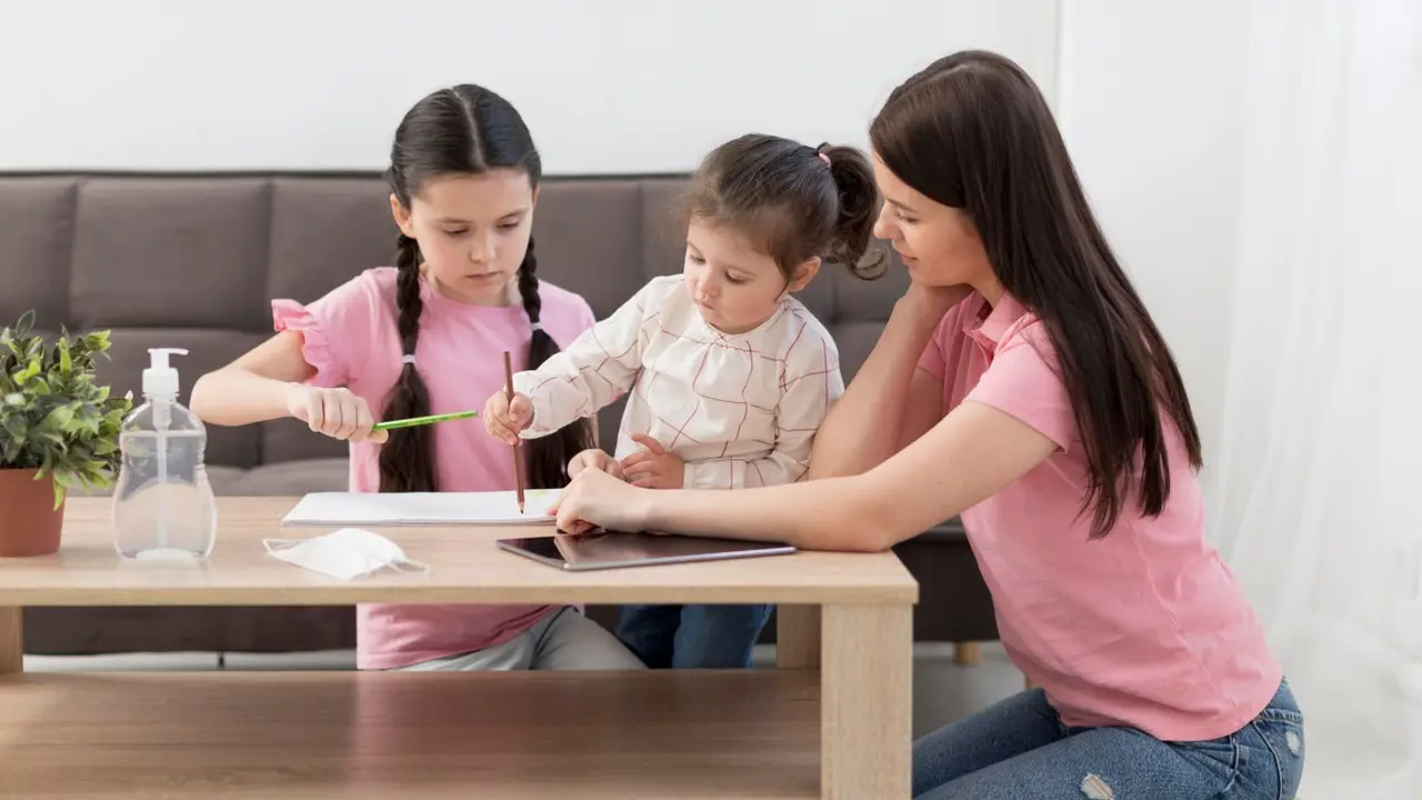 5 Tips Memberi Batasan pada Anak Tanpa Membuatnya Merasa Dikendalikan
