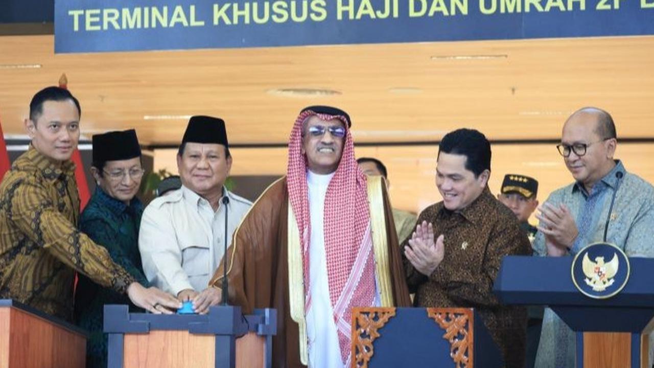 VIDEO: Prabowo Menoleh Cari Menhan Sjafrie Sang Sobat Kental "Siapa Tahu Hilang"