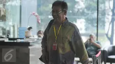 Ketua PN Bengkulu, Encep Yuliadi memenuhi panggilan penyidik KPK, Jakarta, Kamis (2/6). Encep Yuliadi akan diperiksa terkait penyidikan kasus korupsi penyalahgunaan honor dewan pembina RSUD M Yunus Bengkulu tahun anggaran 2011. (Liputan6.om/Helmi Afandi)