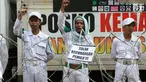 Massa Forum Umat Islam mengikuti kegiatan 'Apel Siaga Umat untuk Pemilu Bersih, Jujur, dan Adil' di depan Kantor KPU, Jakarta, Minggu (31/3). Dalam aksinya, massa menolak segala bentuk kecurangan dalam Pemilu yang akan berlangsung 17 April mendatang. (Liputan6.com/Immanuel Antonius)