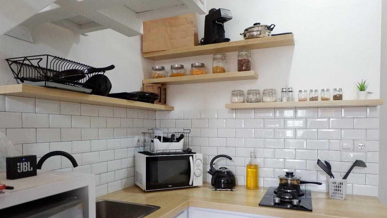 5 Rekomendasi Desain Rak Dapur Minimalis, Buat Ruang Masak Jadi Rapi ...