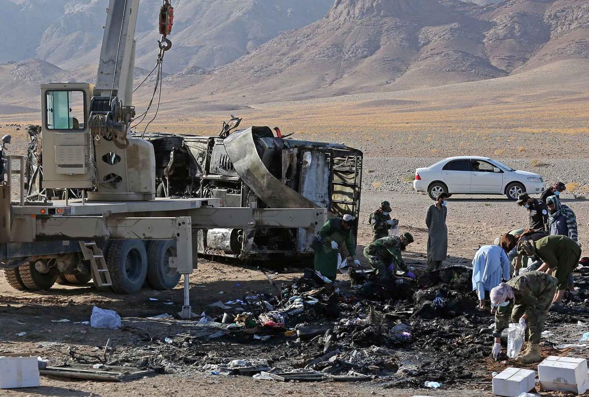 FOTO: Tragedi Maut di Herat,  79 Migran Afghanistan Tewas dalam Kecelakaan Bus