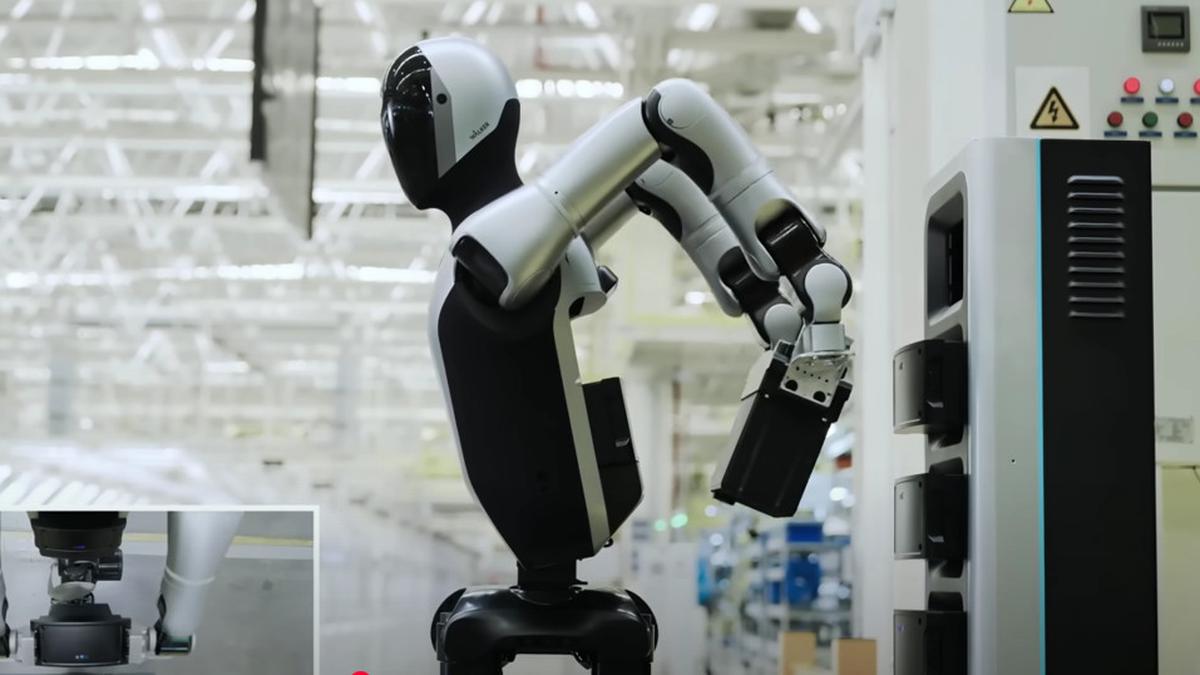 Pertama di Dunia, Robot Walker S2 Bisa Ganti Baterai Sendiri Tanpa Bantuan Manusia!