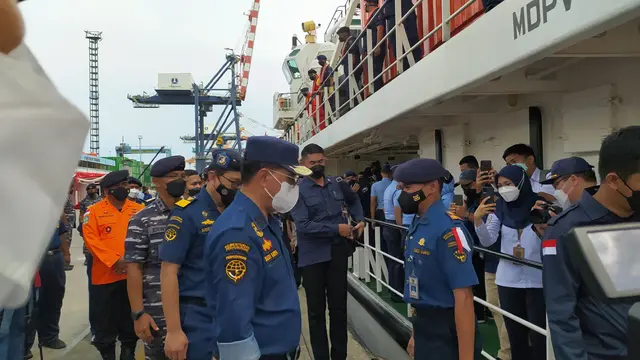 Menteri Perhubungan (Menhub) Budi Karya Sumadi memimpin Apel Bersama Kesiapan moda transportasi jelang Natal 2020 dan Tahun Baru 2021, di Terminal Penumpang Nusantara Pura, Pelabuhan Tanjung Priok, Jakarta Utara, Minggu (12/12/2021).