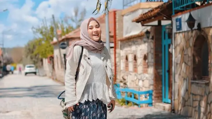 5 Deretan Selebgram yang Sukses Bangun Bisnis Fashion hingga Raup Omzet Besar. (instagram/intanfazriak)