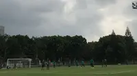 Sesi Latihan Timnas Indonesia Berhenti saat Azan Berkumandang