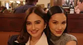 Selesai jadi model di Dubai Fashion Week beberapa hari lalu, Alyssa Daguise langsung bertolak ke Amerika. Selain liburan, calon istri Al Ghazali ini punya niat tersendiri bertemu Syifa Hadju. Mereka terlihat sangat akrab. (Liputan6.com/IG/@syifahadju)