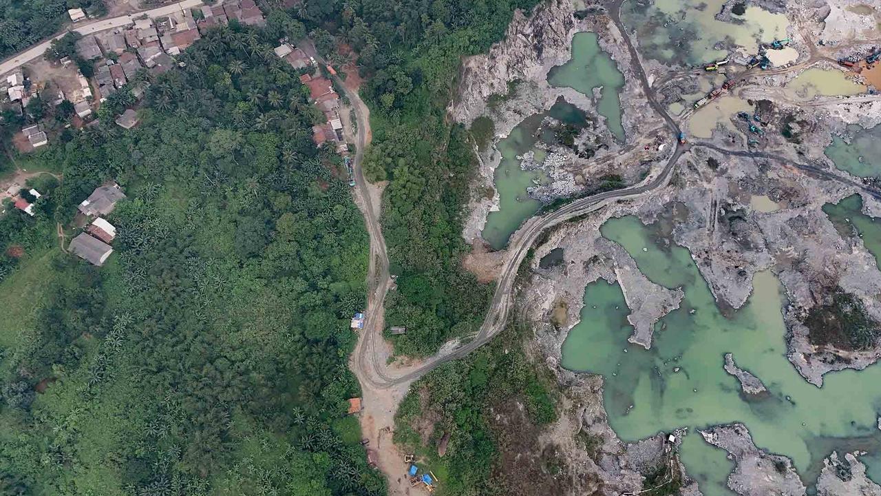 FOTO: Pemerintah Pertimbangkan Tarik Kewenangan Tambang Galian C ke Pusat