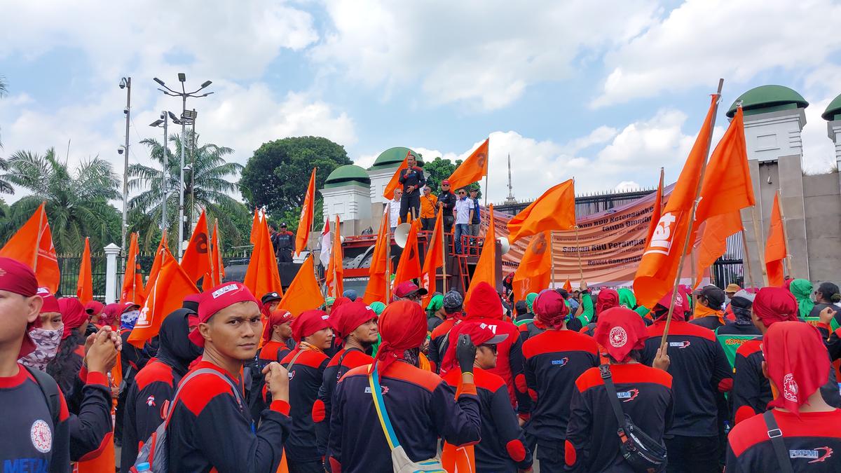 Demo 28 Agustus 2025, Massa Tersendat di Tol