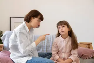 Mengasuh anak tanpa menggunakan hukuman, ancaman, atau imbalan kini menjadi pendekatan yang semakin direkomendasikan. Metode ini menempatkan hubungan dan koneksi sebagai dasar utama disiplin. (foto/dok: freepik)