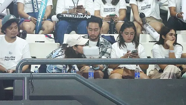 [Fimela] Potret kebersamaan Syahnaz Sadiqah dan Jeje Govinda di Lagi-Lagi Tenis