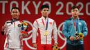 Eko Yuli Irawan berhasil kumpulkan total angkatan sebanyak 302 kg terpaut 11 kg dari Li Fabian, lifter Cina. Sedangkan posisi ketiga diraih oleh Igor Son dari Kazakhtan. Hal itu membuat Eko Yuli Irawan menjadi atlet kedua penyumbang medali bagi Indonesia. (Foto: AFP/Vincenzo Pinto)