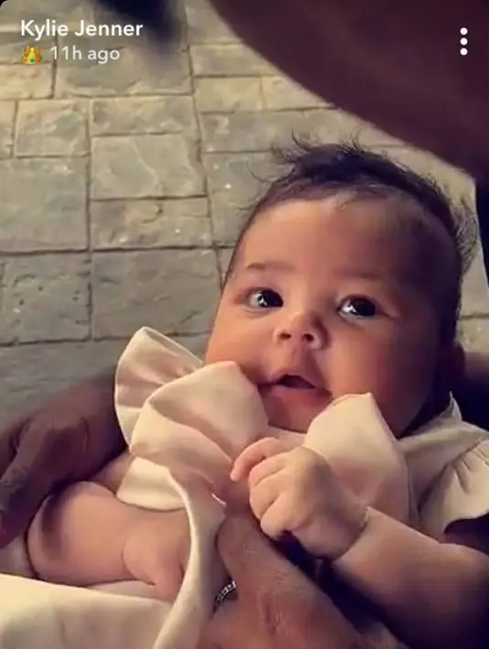 "Aku miliki koneksi yang sangat spesial dengan Stormi. Aku tak tahu apakah ini dikarenakan Kylie Jenner adalah adikku," aku Kendall Jenner. (snapchat/kyliejenner)