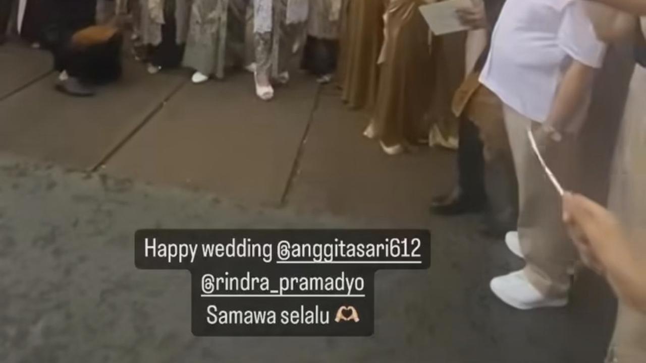 Melepaskan Balon Bersama Para Tamu Undangan