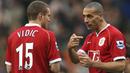 Nemanja Vidic dan Rio Ferdinand berhasil menjadi duet maut di lini belakang Setan Merah di bawah asuhan Sir Alex Ferguson. Pasangan ini mampu membuat rekor bermain tanpa kebobolan selama 1.311 menit di Liga Inggris musim 2008/2009. (Foto: AFP/Chris Young)