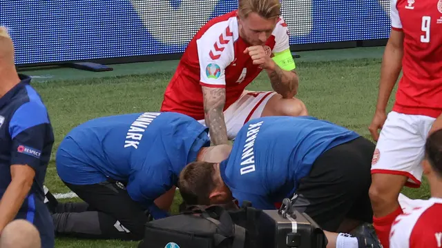 Raut Kecemasan Kekasih, Fans Hingga Rekan Setim saat Christian Eriksen Kolaps