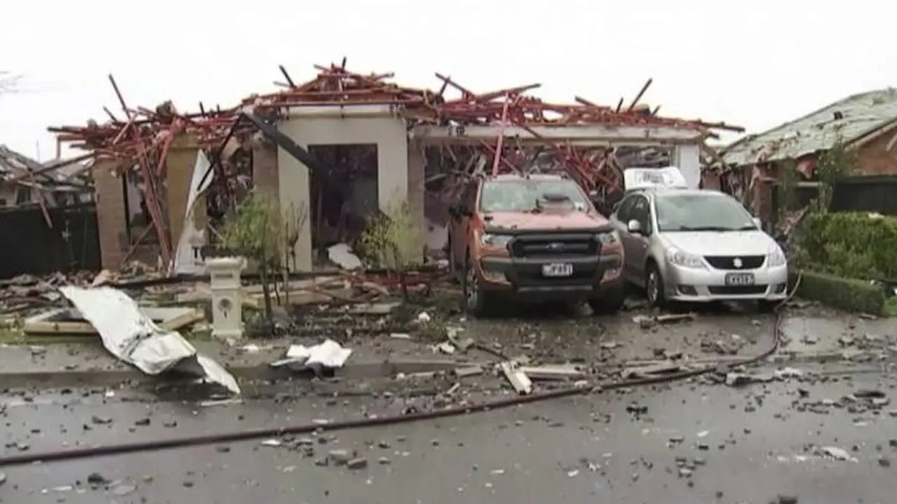 Ledakan hebat di Christchurch, Selandia Baru, menghancurkan sebuah rumah dan 20 bangunan lainnya rusak. (AP)