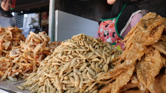 Yahmi Pedagang olahan makanan di Pantai Kukup Gunungkidul