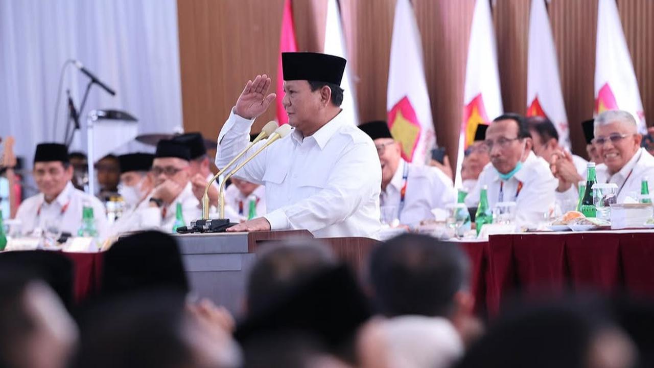 VIDEO: Prabowo Sapa 'Pasukan' Baju Merah Utusan Megawati PDIP, Satu Ruangan Pecah