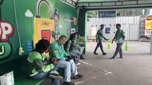 Tak Lagi Luntang Lantung di Jalan Berkat Shelter Ojol Sudirman-Thamrin