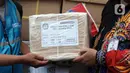 Selain itu, sebanyak 1.000 surat suara telah diterima untuk pemilihan ulang. Namun diharapkan, pemilihan ulang tidak terjadi di wilayah Jakarta Timur. (merdeka.com/Imam Buhori)
