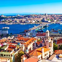 Buku-buku ini lebih tepat dibaca kalau kamu lagi di Istanbul.