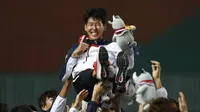 Ekspresi kegembiraan Son Heung-Min usai membawa Korea Selatan juara cabor sepak bola Asian Games  2018 (AP Photo/Bernat Armangue)