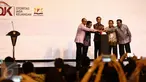 Presiden Jokowi didampingi Gubernur Banten Rano Karno memencet tombol pada pembukaan Indonesia Fintech Festival & Conference di Tangerang, Selasa (30/8). Acara itu diselenggarakan Otoritas Jasa Keuangan bersama Kadin Indonesia (Liputan6.com/Faizal Fanani)