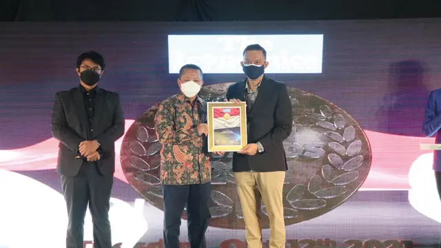 Askrindo mendapat penghargaan The Best Brand Image in Special Insurance Category, pada Indonesia BUMN Awards 2021