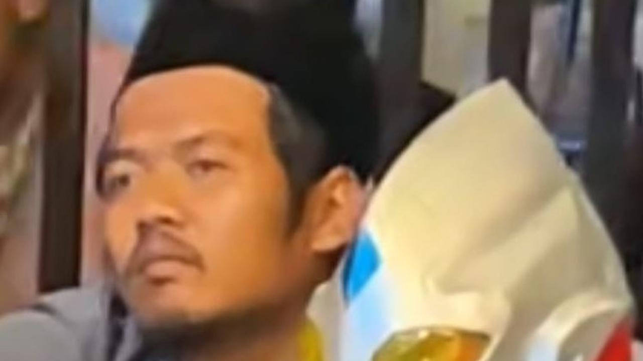 Viral Ultraman Datang ke Pengajian Gus Iqdam, Bikin Ngakak Warganet