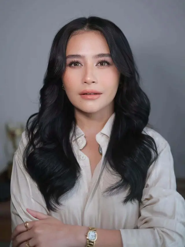 Gaya Rambut Belah Tengah Prilly Latuconsina/Instagram @prillylatuconsina96