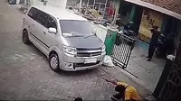 Video penembakan kucing oleh seorang pria di Krobokan Semarang viral di media sosial dan jadi perbincangan hangat. (Liputan6.com/ Dok Ist Tangkapan Layar)