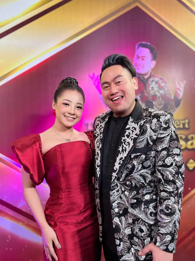 [Fimela] Dari Sesama Peserta Hingga Juri, Ini 7 Pasangan Artis yang Cinlok di Ajang Dangdut Indosiar
