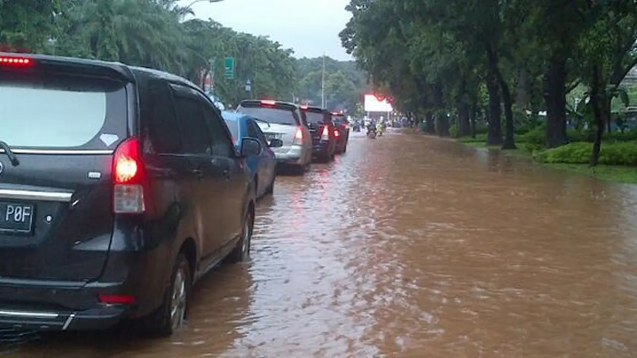 banjir-merdeka-barat-1-140205b.jpg