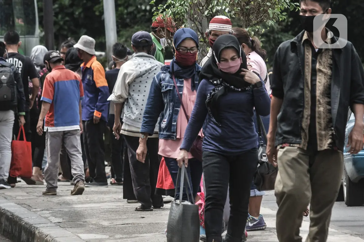 Suasana Arus Balik Liburan di Terminal Kampung Rambutan