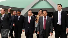 Ketua DPR, Setya Novanto menerima kunjungan Ketua Liga Parlemen Jepang-Indonesia Toshihory Nikai di Gedung DPR RI, Jakarta, Selasa (24/11/2015). Dalam kesempatannya, Toshihory melihat-lihat sejumlah tempat rapat anggota dewan. (Liputan6.com/Johan Tallo)