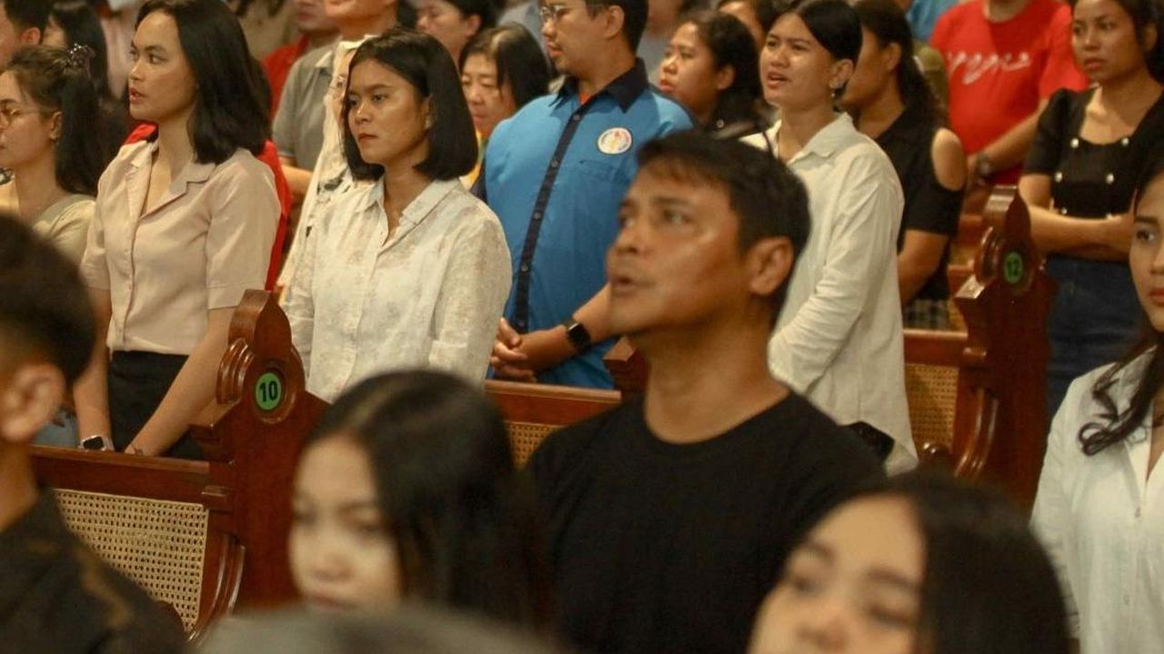 Umat Nasrani di Jakarta merayakan kenaikan Isa Almasih dengan mengikuti ibadah misa di Gereja Katedral di Jakarta, Kamis (9/5/2024). Ribuan umat memadati gereja untuk memperingati peristiwa penting dalam perayaan Kenaikan Yesus Kristus dengan tema "Menjad