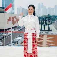 8 Inspirasi Batik dan Kebaya Merah Putih ala Kris Dayanti, Cocok untuk Hari Kemerdekaan 17 Agustus 1945 HUT RI ke-80