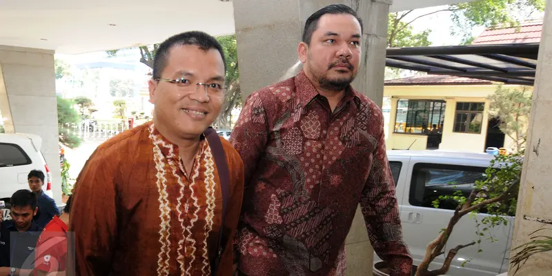 20151005-Sambangi Bareskrim, Denny Indrayana Ajukan Nama Saksi-Jakarta