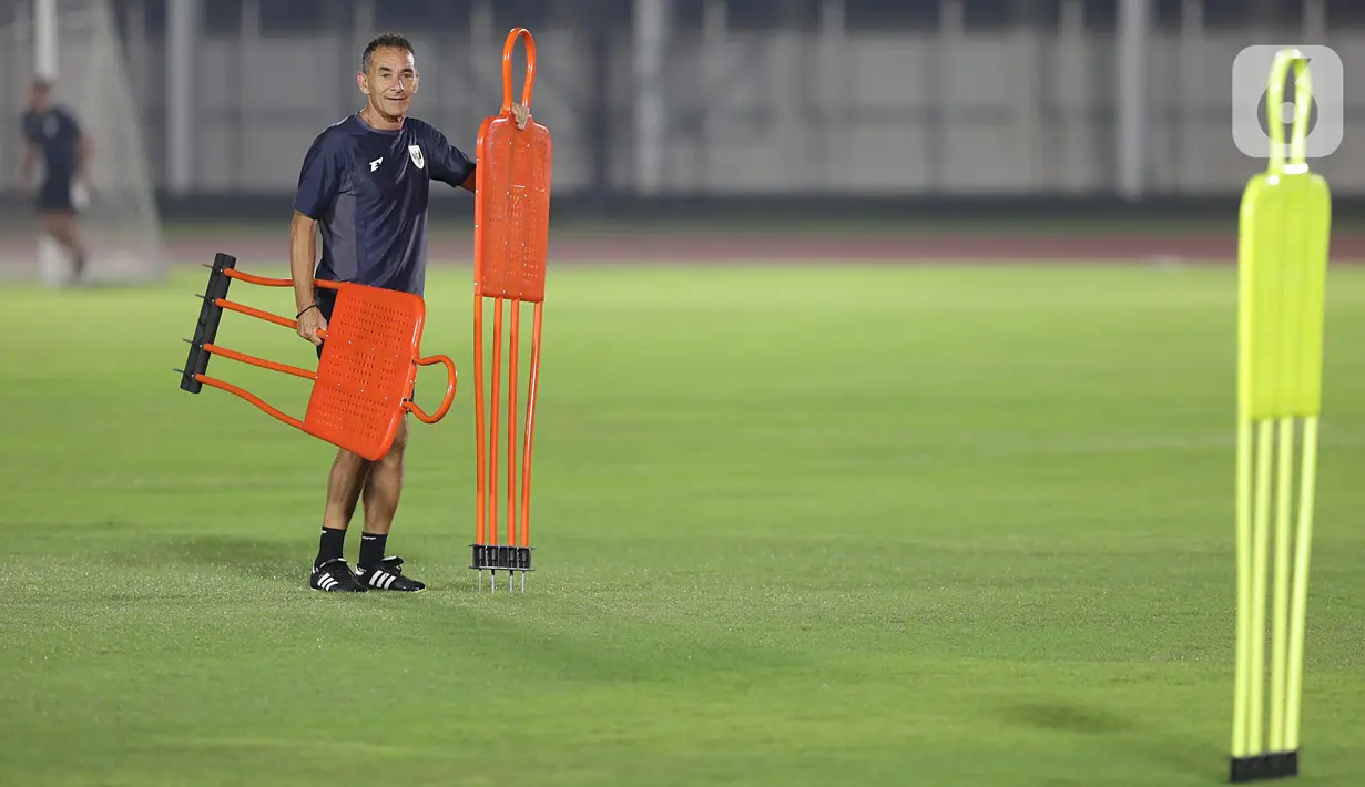 Latihan dipimpin langsung pelatih kepala Timnas Indonesia U-23, Gerald Vanenburg. (Liputan6.com/Helmi Fithriansyah)