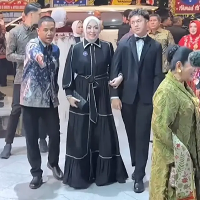 Penampilan Cantik Angelina Sondakh Pakai Gamis di Ngunduh Mantu