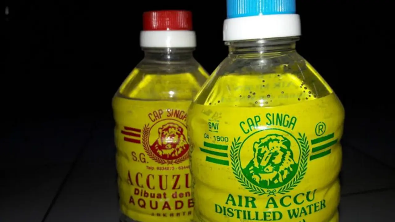 Air Aki Merah dan Biru