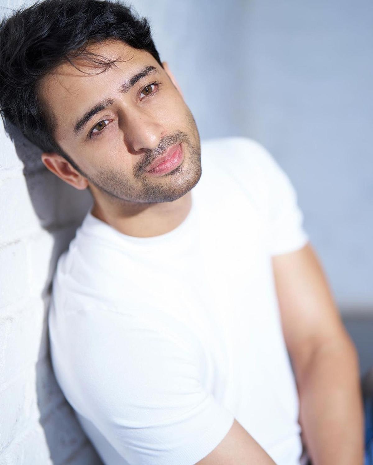 Shaheer Sheikh, aktor Muslim, rajin salat dan berpuasa Ramadan saat berada di Indonesia.<br>