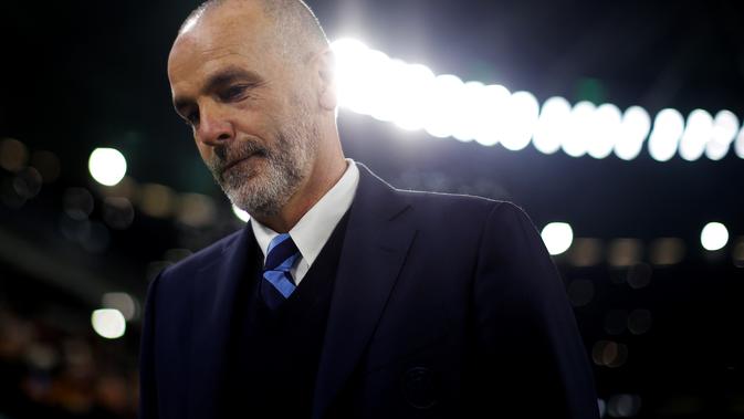 Pelatih AC Milan, Stefano Pioli, mulai diragukan kapasitasnya. (Marco BERTORELLO / AFP)