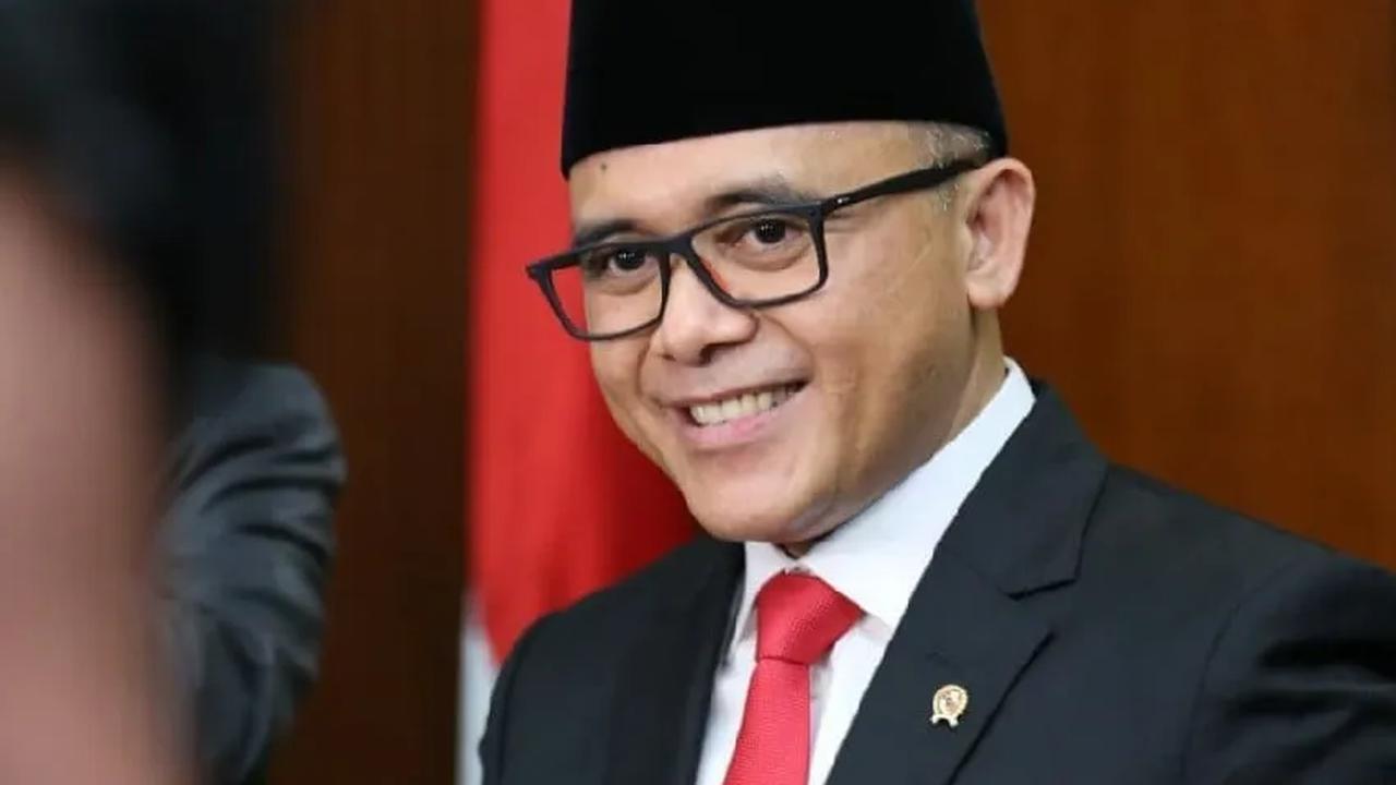Hal itu disampaikan langsung pada saat Presiden Joko Widodo (Jokowi) memimpin rapat terbatas (ratas) bersama jajarannya untuk membahas terkait RUU ASN di Istana Negara, Rabu (13/9).&nbsp;