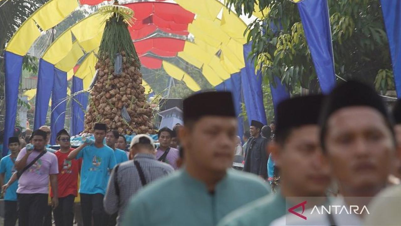 Pawai Tumpeng Ketupat Meriahkan Tradisi Lebaran Ketupat Trenggalek yang Bersejarah
