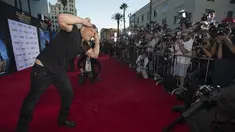 Aktor Vin Diesel berpose di red carpet acara premiere "Guardians Of The Galaxy" di  Hollywood, California, Selasa (22/7/14). (REUTERS/Mario Anzuoni)