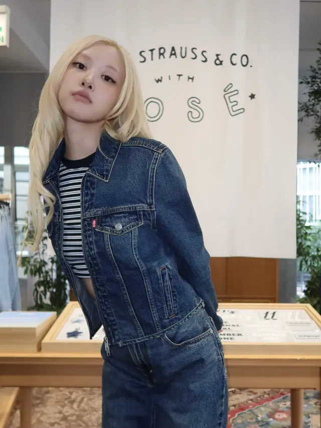 Saat Gaya Rosé BLACKPINK Bertemu Personal Style, Denim Ini Bisa Dikustomisasi
