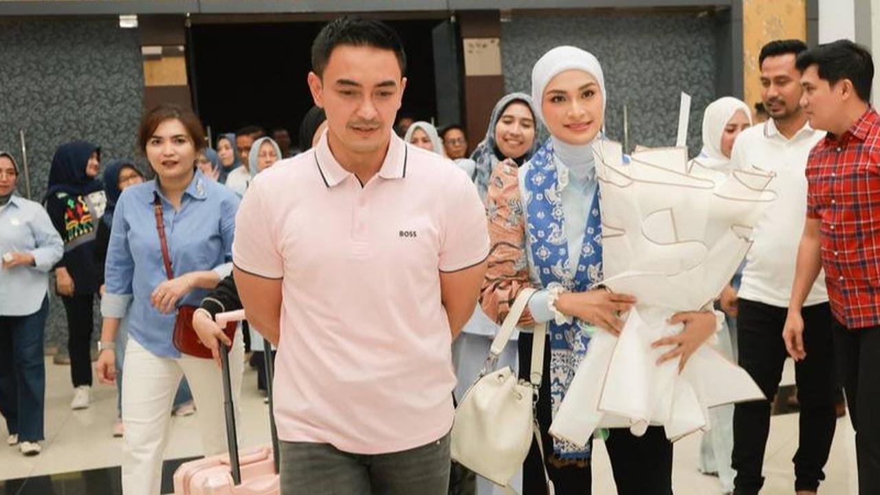 Ramai Disebut Pacaran, Potret Zumi Zola Sambut Kedakatan Zulkifli Hasan di Jambi Buat Penggemar Baper