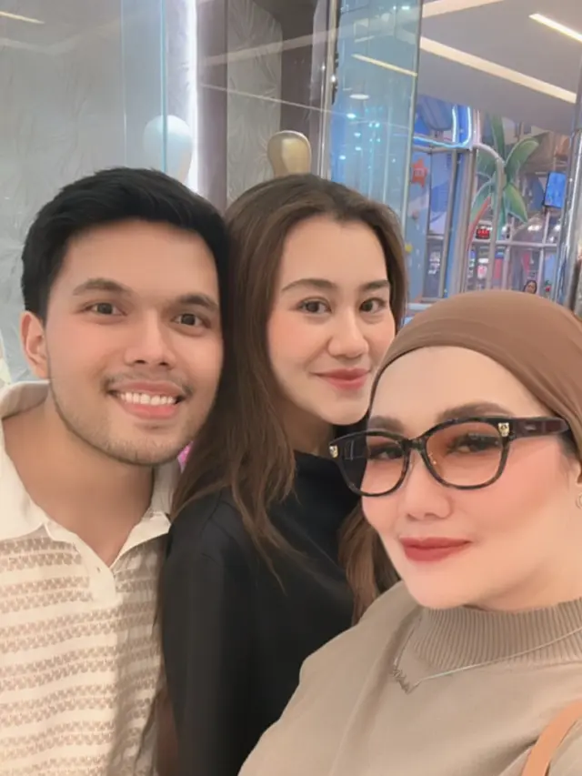 Reza Artamevia Bareng Aaliyah dan Thariq